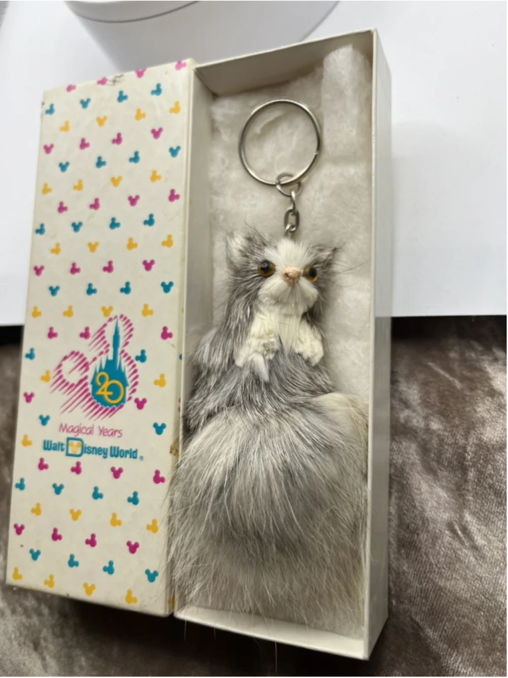 Vintage Fur Cat Keychain LITTLE RARE FIND , SEE ALL ZOOM IN INSIDE OF DISNEY BOX